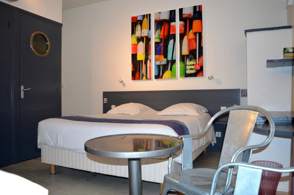 Hotel La Marine, Vieux Port Ла-Рошель Номер фото